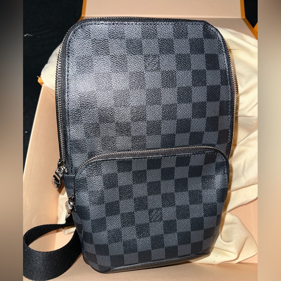 Louis Vuitton AV. Sling Bag in Monogram Canvas - Picture 4 of 7